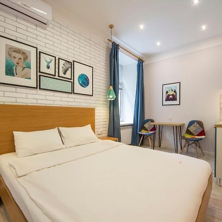 Design Apartments On Velyka Vasylkivska 42 Kiev Bagian luar foto