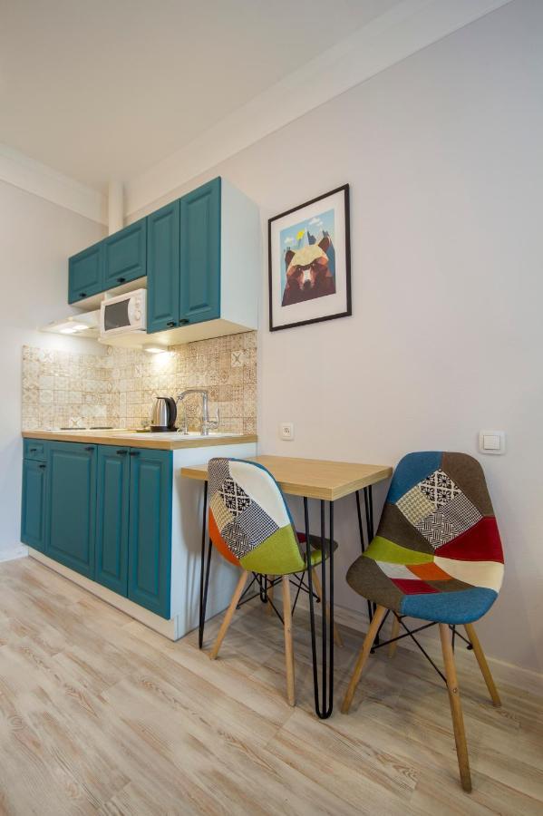 Design Apartments On Velyka Vasylkivska 42 Kiev Bagian luar foto