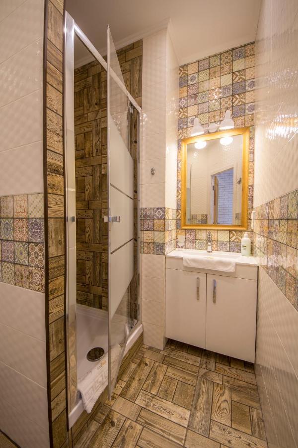 Design Apartments On Velyka Vasylkivska 42 Kiev Bagian luar foto