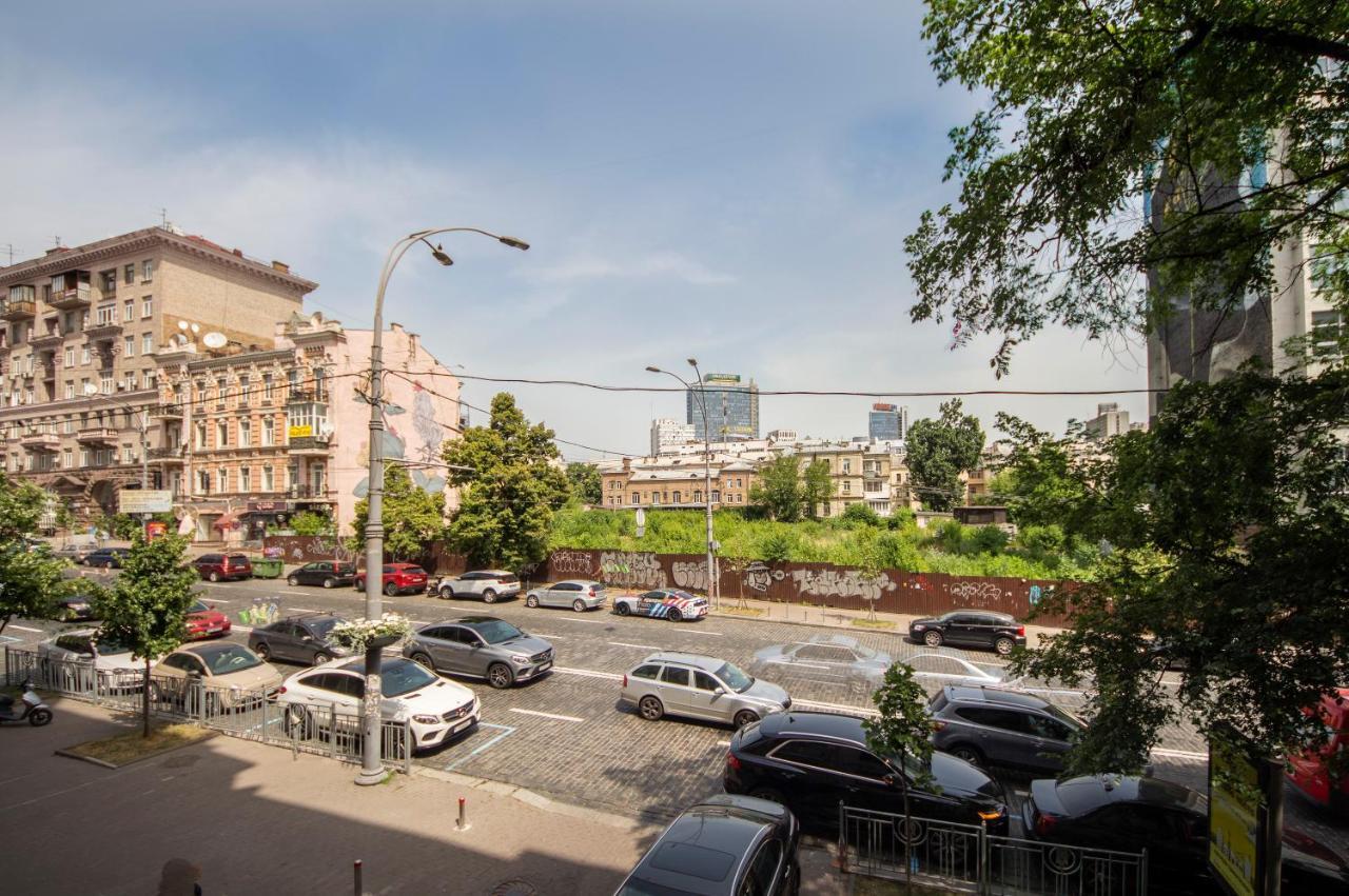 Design Apartments On Velyka Vasylkivska 42 Kiev Bagian luar foto